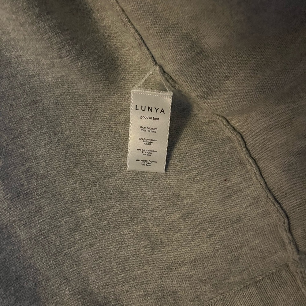 Lunya Cozy Cotton Silk Button Front
Cardigan Mellow Grey Heather - Picture 6 of 8